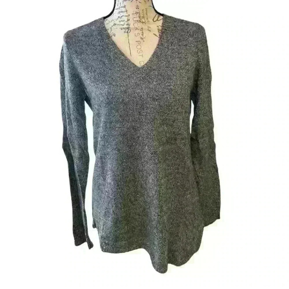 Quinn Sweaters - QUINN Cashmere V Neck Asymmetric Sweater Super soft 🩶🩶
